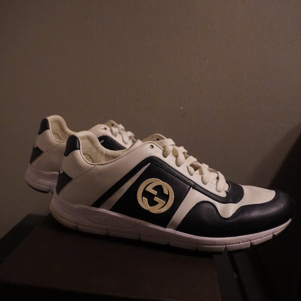 Gucci Leather Web Sneakers – Navy/White w/ Interlocking GG Logo – Used
